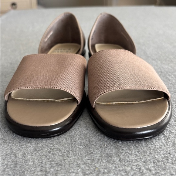 NEW Mootsies Tootsies Women's Neutral Beige Flats 9 - Picture 6 of 9